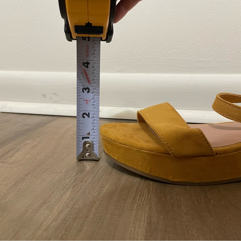 Old Navy faux suede flatform sandals - Picture 9 of 10